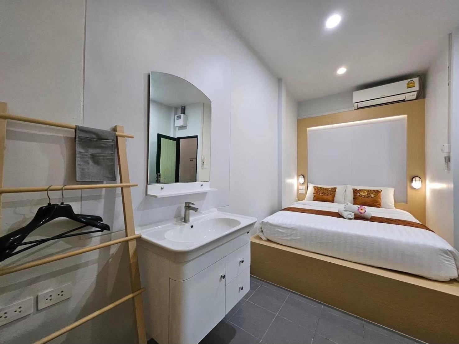 Peace Factory Hostel Bangkok Buitenkant foto